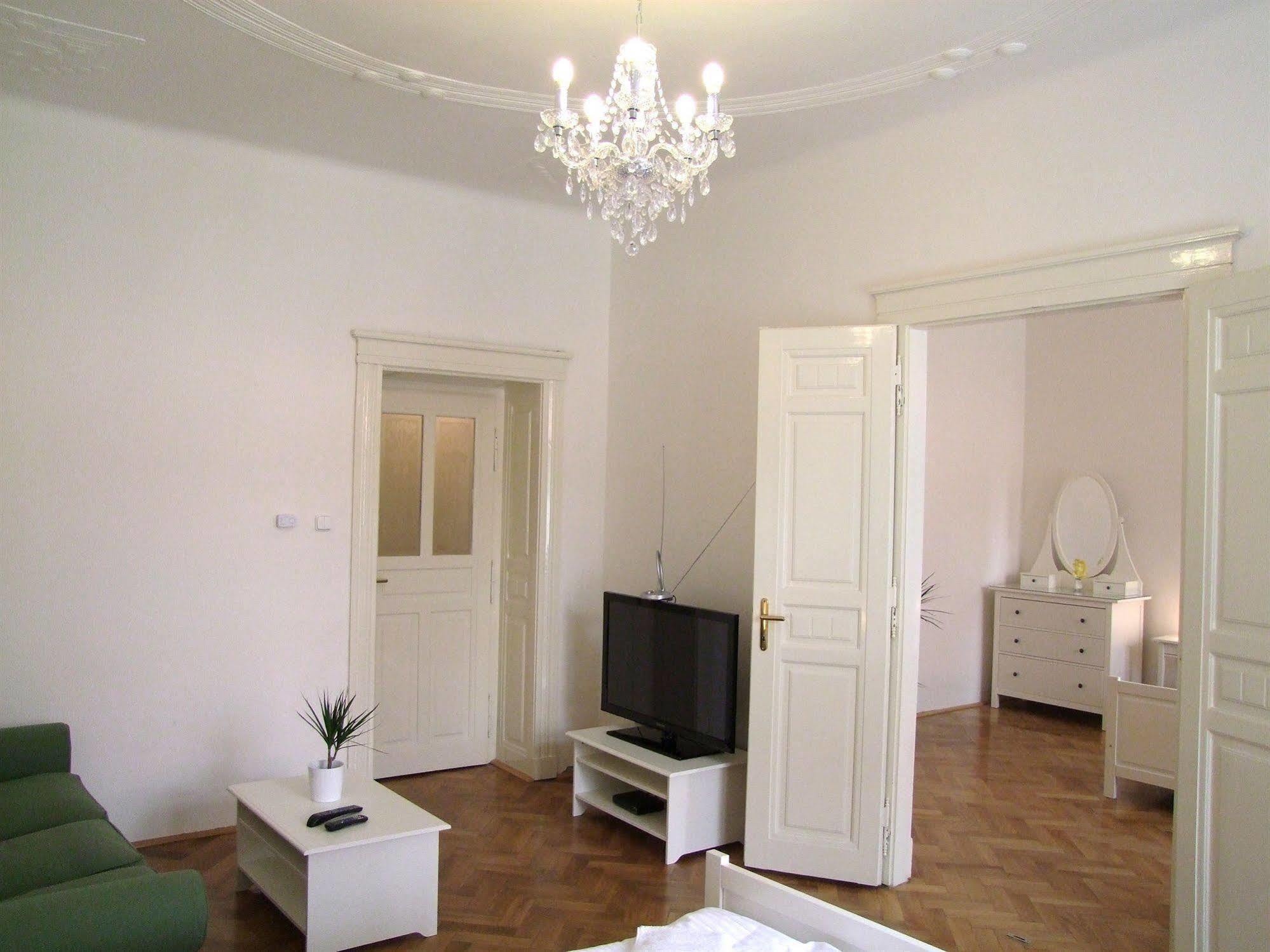 Old Town Square Apartahotel 4*