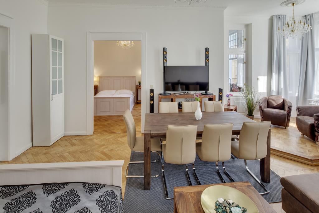 Old Town Square Apartahotel 4*